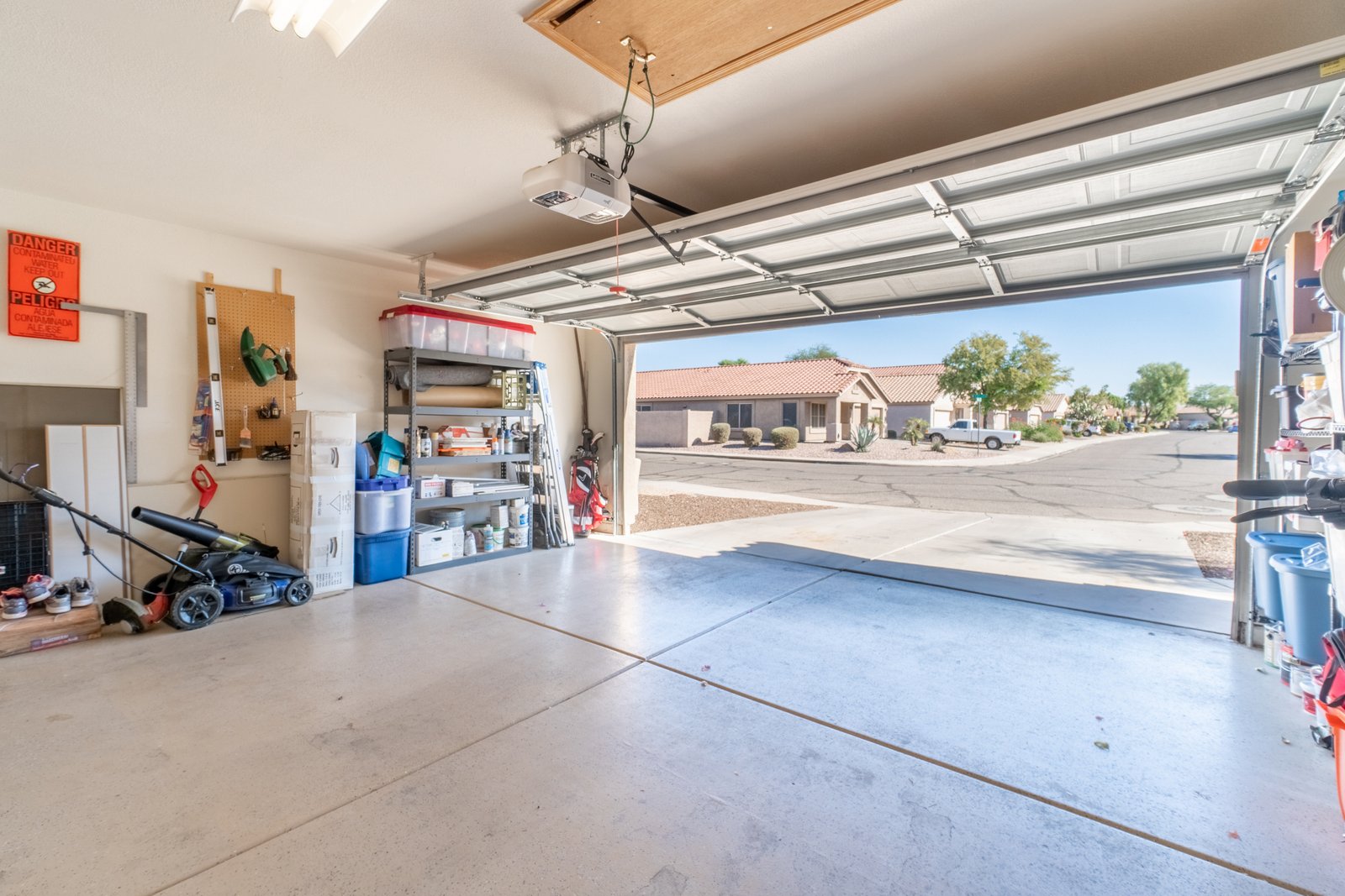 Garage Cleaning Services: From Chaos to Oasis